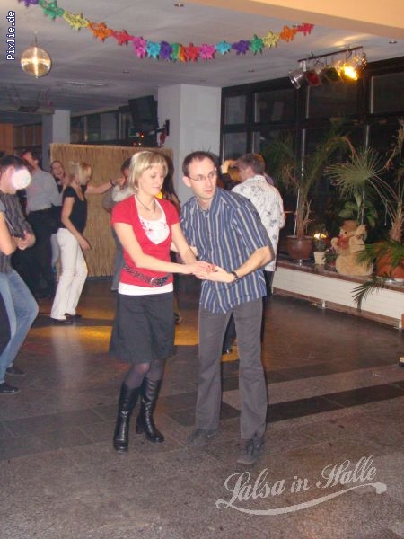 http://salsa-in-halle.de/pixlie/cache/vs_100Weihnachtsfeier07_wei_07121903.jpg