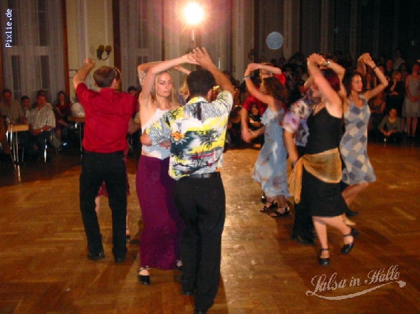http://salsa-in-halle.de/pixlie/cache/vs_111Uni%20tanzfest04_unita_rueda_01.jpg