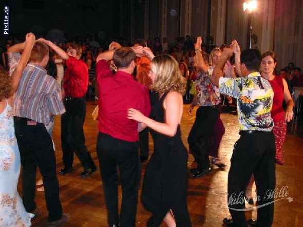 http://salsa-in-halle.de/pixlie/cache/vs_111Uni%20tanzfest04_unita_rueda_04.jpg
