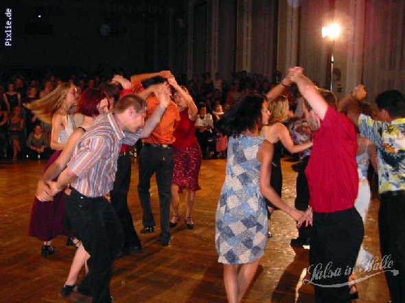 http://salsa-in-halle.de/pixlie/cache/vs_111Uni%20tanzfest04_unita_rueda_05.jpg