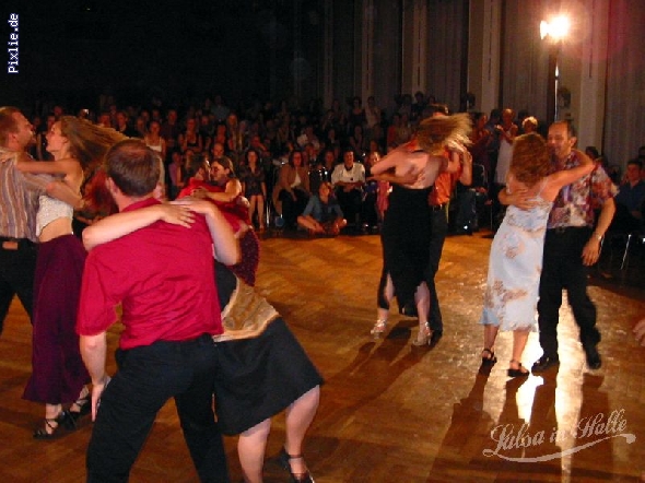 http://salsa-in-halle.de/pixlie/cache/vs_111Uni%20tanzfest04_unita_rueda_06.jpg