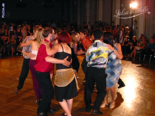 http://salsa-in-halle.de/pixlie/cache/vs_111Uni%20tanzfest04_unita_rueda_07.jpg