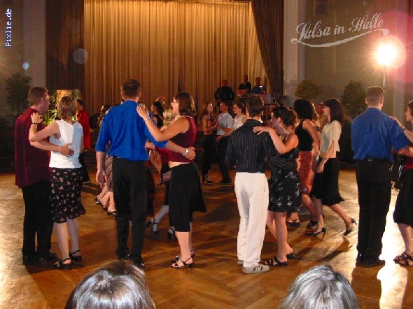 http://salsa-in-halle.de/pixlie/cache/vs_111Uni%20tanzfest04_unita_salsa_01.jpg