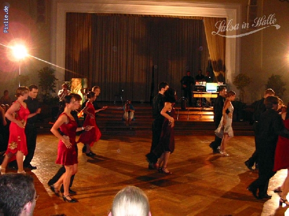 http://salsa-in-halle.de/pixlie/cache/vs_111Uni%20tanzfest04_unita_standart_02.jpg