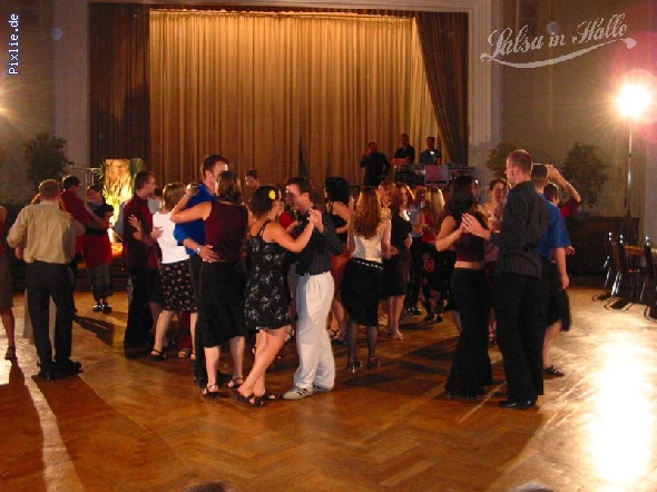 http://salsa-in-halle.de/pixlie/cache/vs_uni%20tanzfest04_unita_salsa.jpg