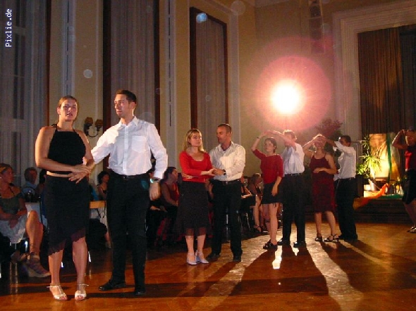 http://salsa-in-halle.de/pixlie/cache/vs_uni%20tanzfest04_unita_son_02.jpg